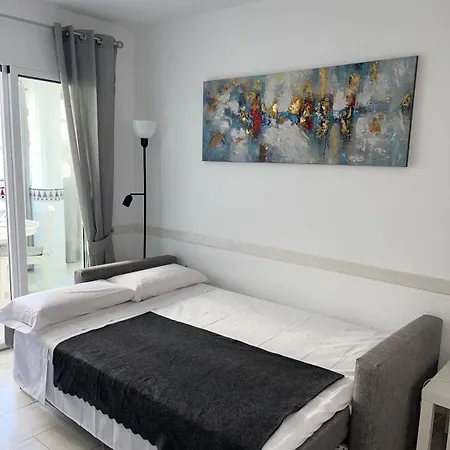 Eva Apartman *